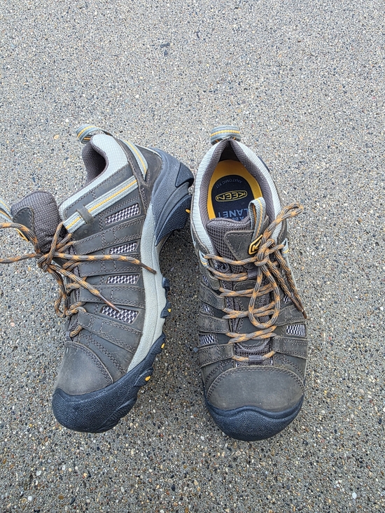 Athletic_Shoes